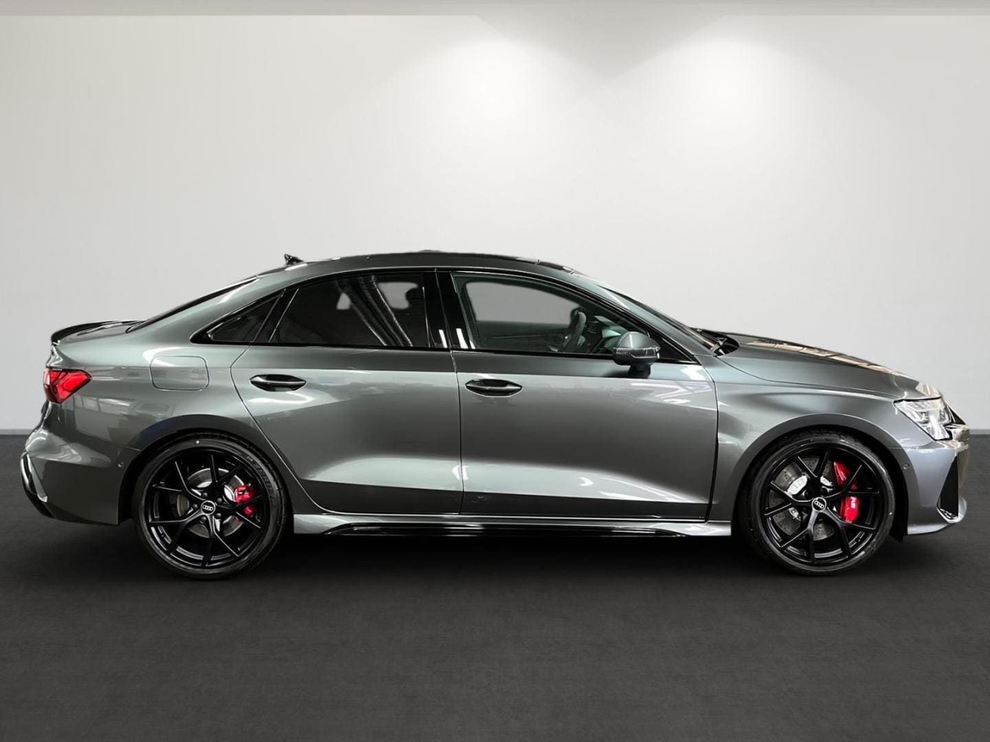 Bild über Audi RS 3 Limousine TFSI quattro 294 kW S tronic - für weitere Informationen kontaktieren Sie den Audi Partner