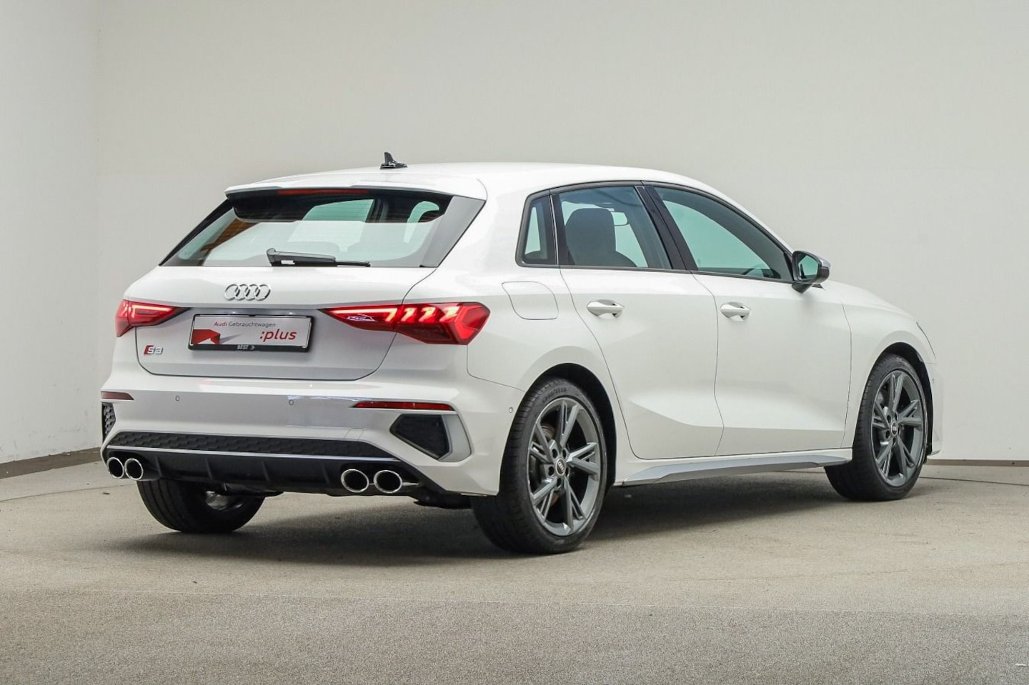 Bild über Audi S3 Sportback TFSI quattro S tronic - für weitere Informationen kontaktieren Sie den Audi Partner