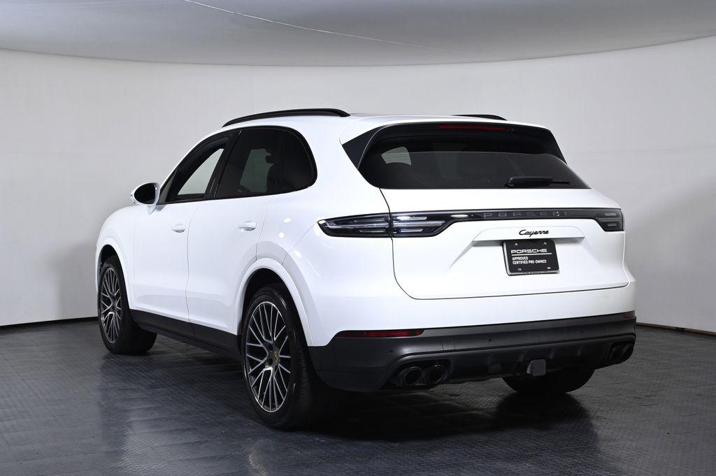 2023 Porsche Cayenne Platinum Edition's photo
