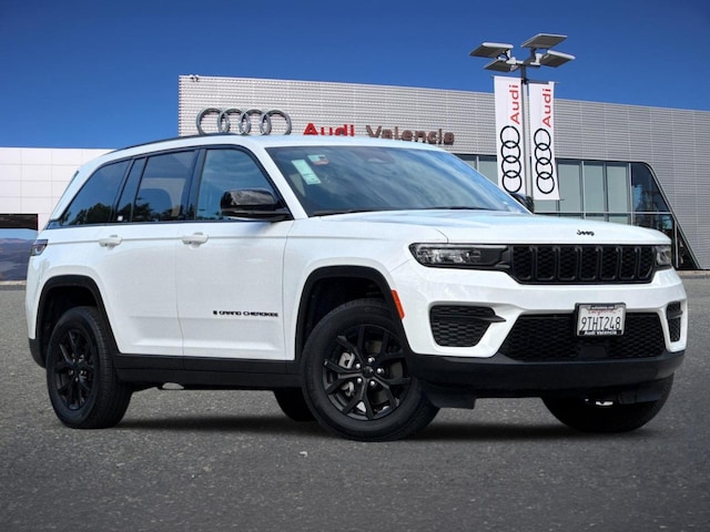 Photo of 2025 Jeep Grand Cherokee 
