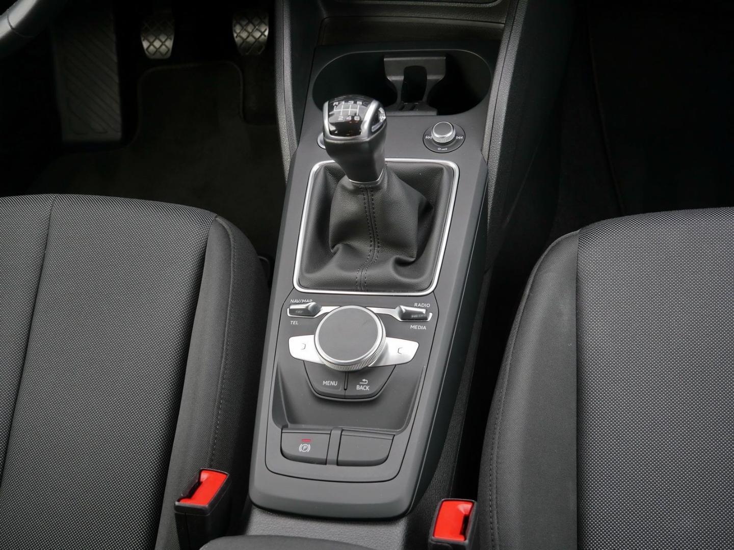Bild über Audi Q2 S line 35 TFSI Schaltgetriebe - für weitere Informationen kontaktieren Sie den Audi Partner