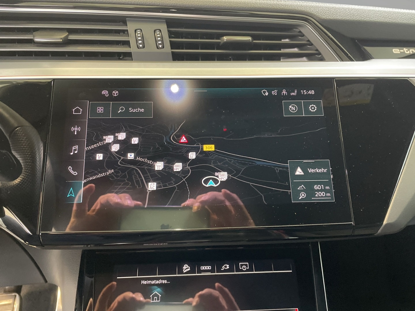 Bild über Audi SQ8 Sportback e-tron e-tron quattro - für weitere Informationen kontaktieren Sie den Audi Partner