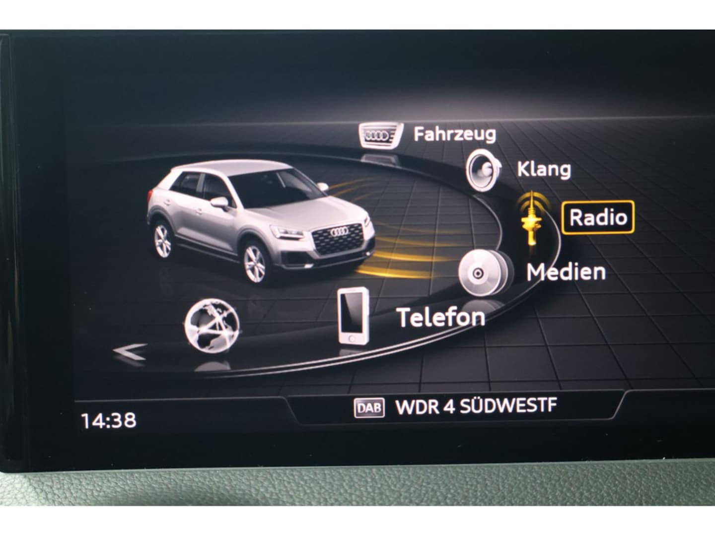 Bild über Audi Q2 S line 35 TDI S tronic - für weitere Informationen kontaktieren Sie den Audi Partner