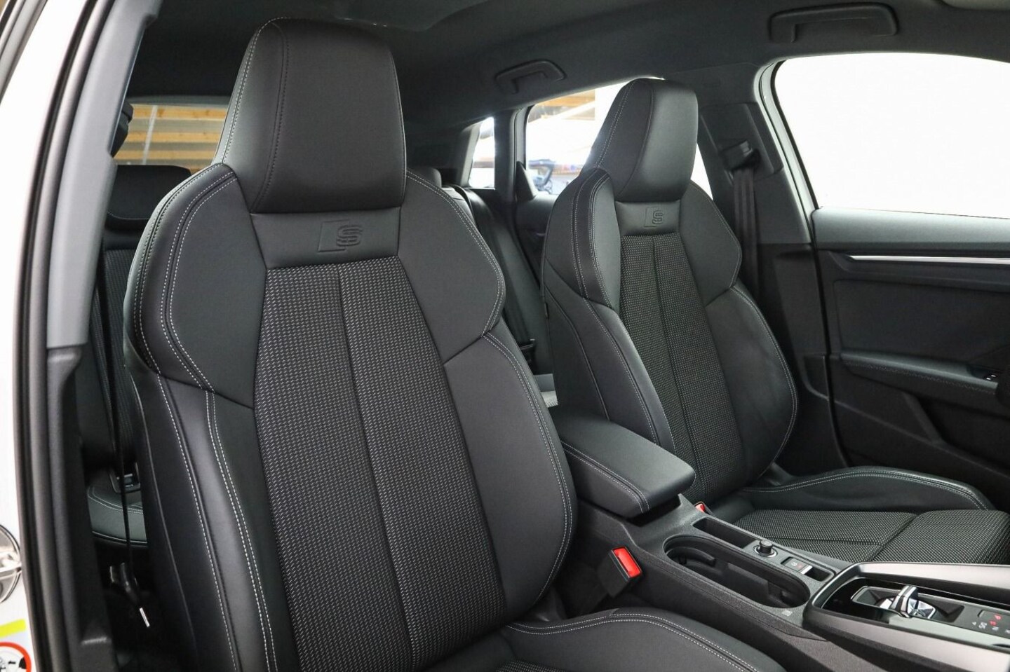 Bild über Audi S3 Sportback TFSI quattro S tronic - für weitere Informationen kontaktieren Sie den Audi Partner