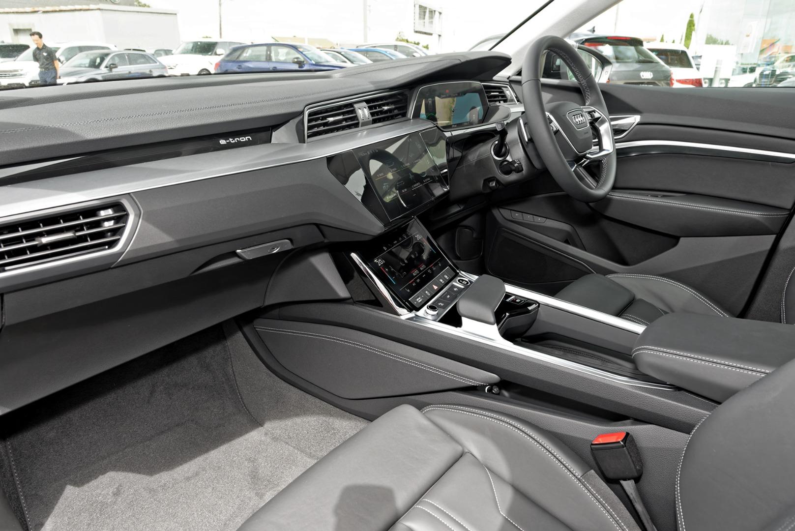 Image about Audi Q8 Sportback e-tron 55 e-tron quattro S line 300,00 kW
