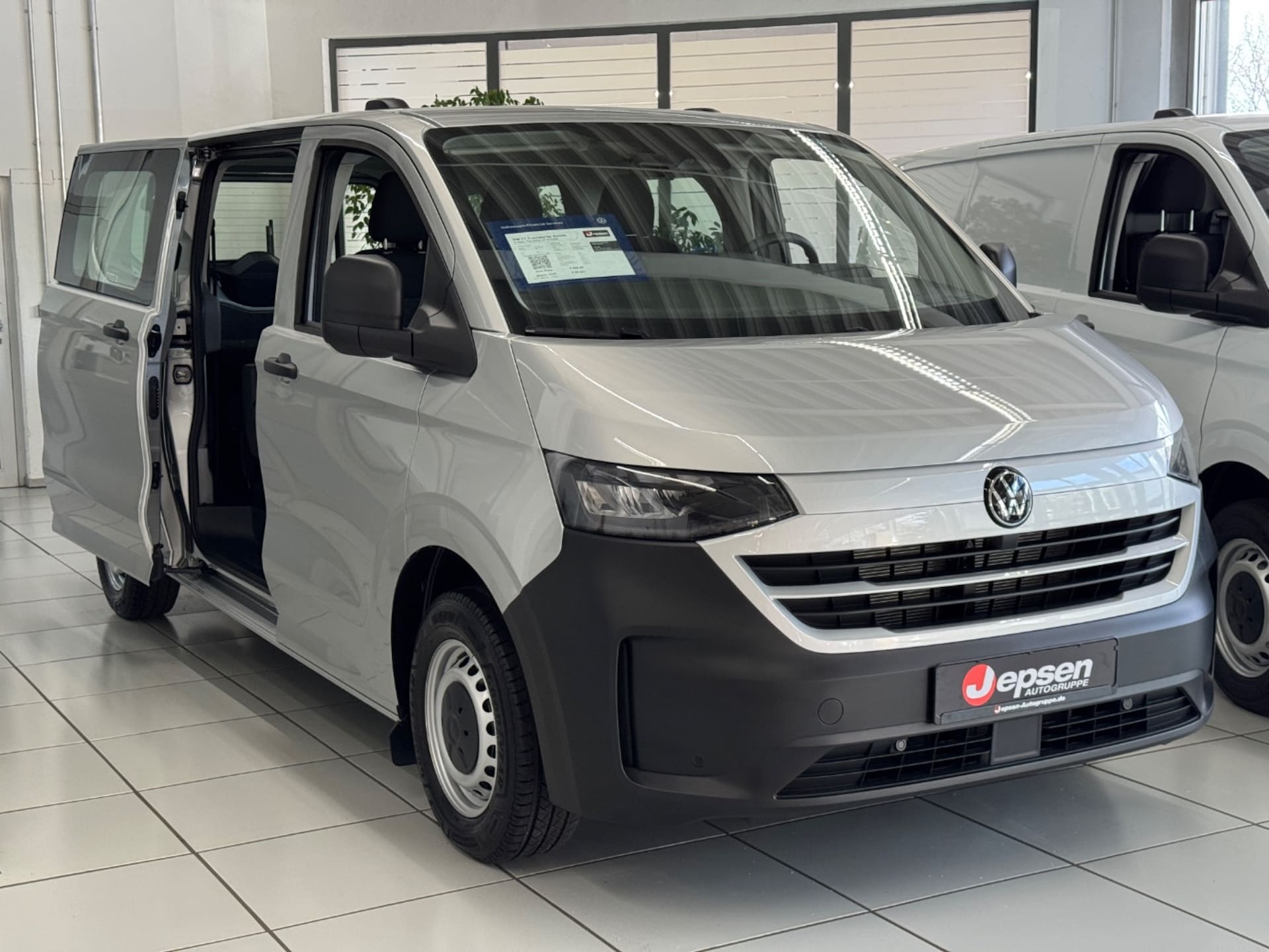 Volkswagen Transporter Kombi langer Radstand