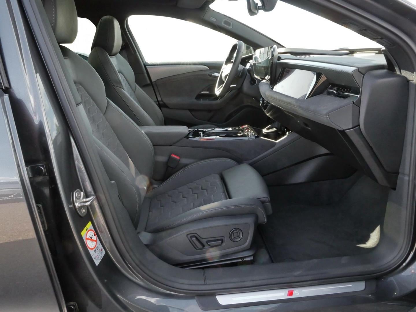 Bild über Audi S6 Avant e-tron e-tron quattro 370 kW - für weitere Informationen kontaktieren Sie den Audi Partner