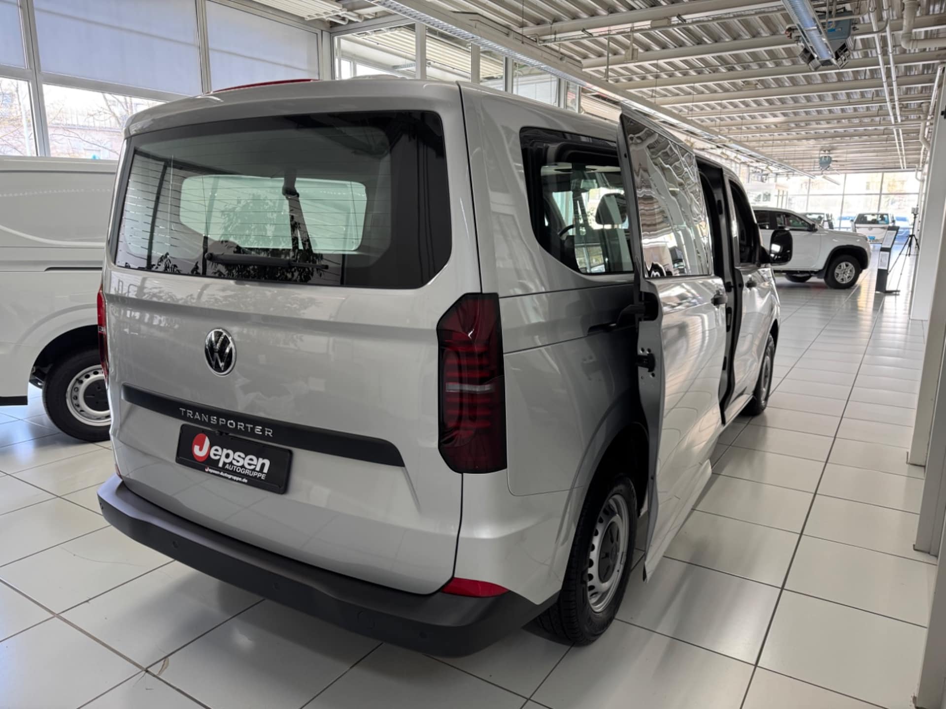 Volkswagen Transporter Kombi langer Radstand