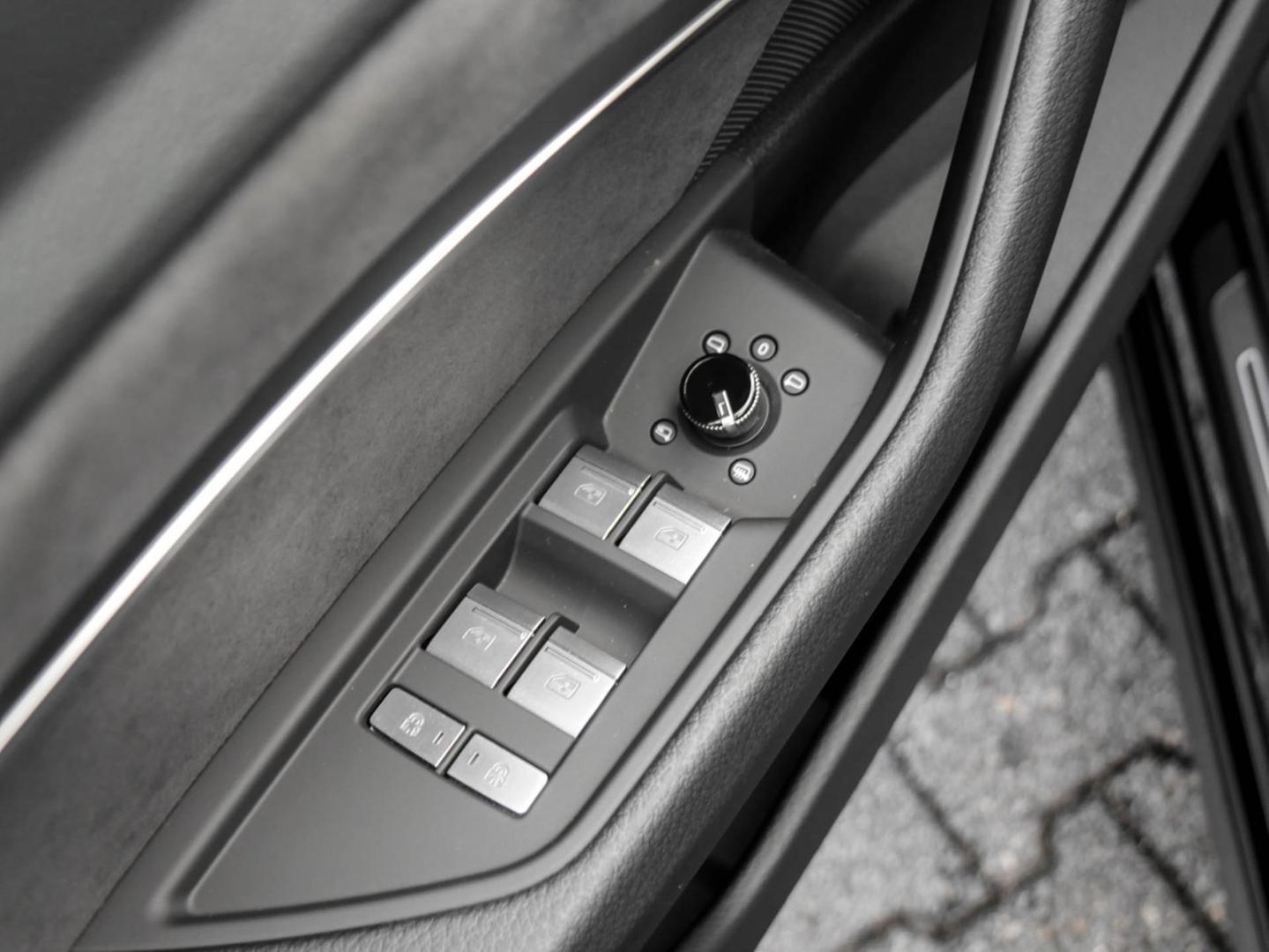 Image about Audi Q8 Sportback e-tron advanced 55 e-tron quattro