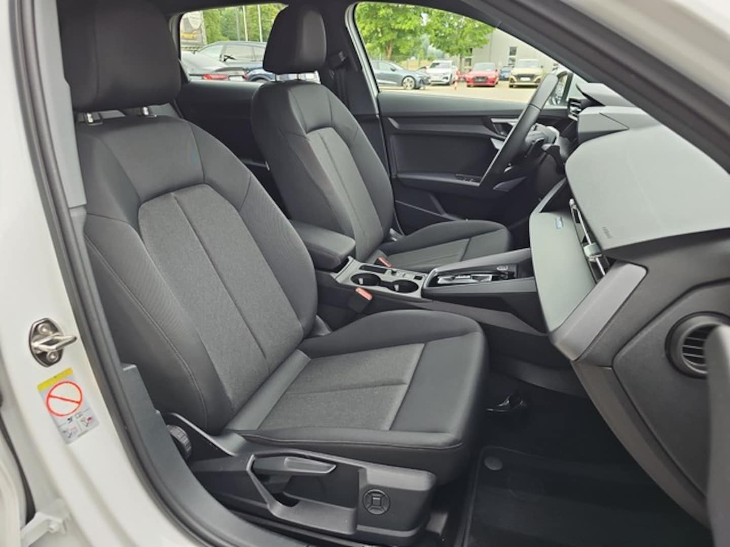 Bild über Audi A3 Sportback 30 TFSI S tronic - für weitere Informationen kontaktieren Sie den Audi Partner
