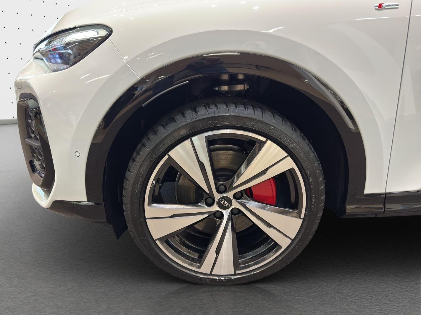 Bild über Audi Q5 SUV TDI quattro 150 kW S tronic - für weitere Informationen kontaktieren Sie den Audi Partner