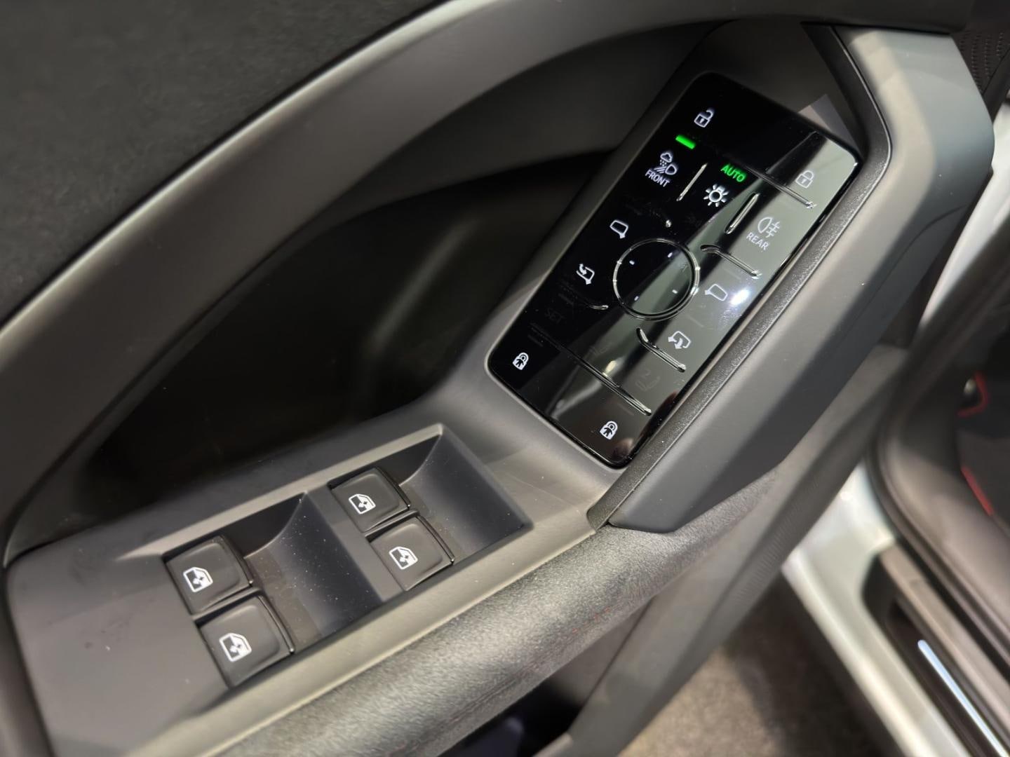 Bild über Audi Q5 SUV TDI quattro 150 kW S tronic - für weitere Informationen kontaktieren Sie den Audi Partner