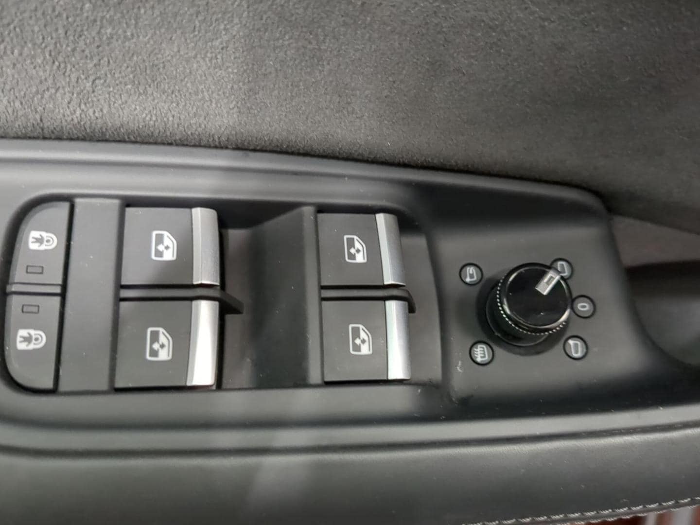 Bild über Audi RS Q8 TFSI quattro tiptronic - für weitere Informationen kontaktieren Sie den Audi Partner