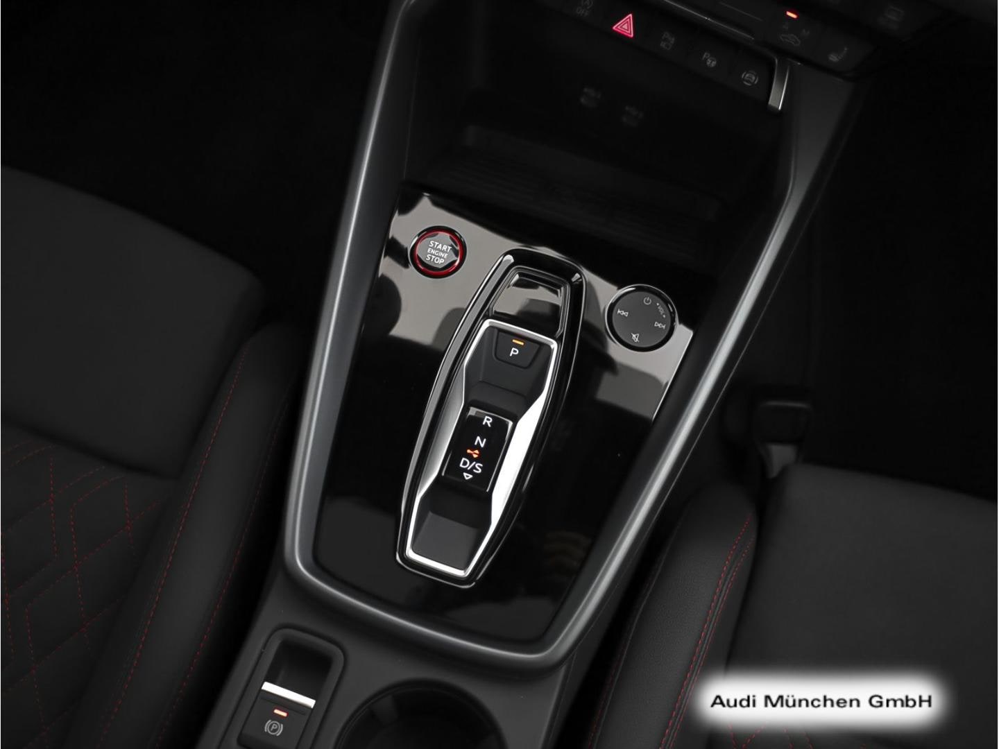 Bild über Audi S3 Sportback TFSI quattro S tronic - für weitere Informationen kontaktieren Sie den Audi Partner