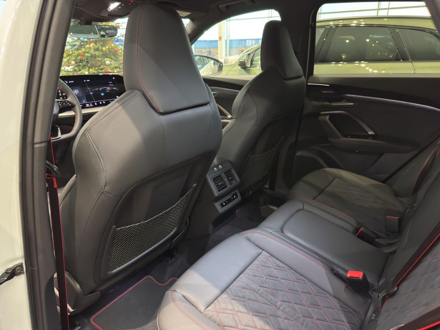 Bild über Audi Q5 SUV TDI quattro 150 kW S tronic - für weitere Informationen kontaktieren Sie den Audi Partner