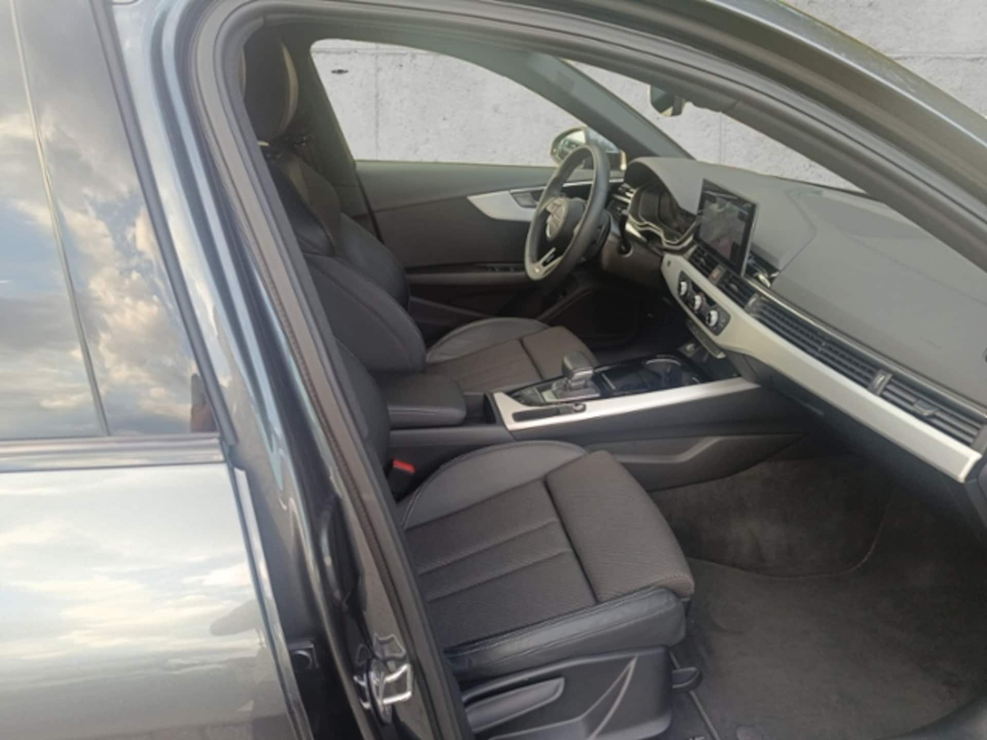 Audi A4 Limousine S line