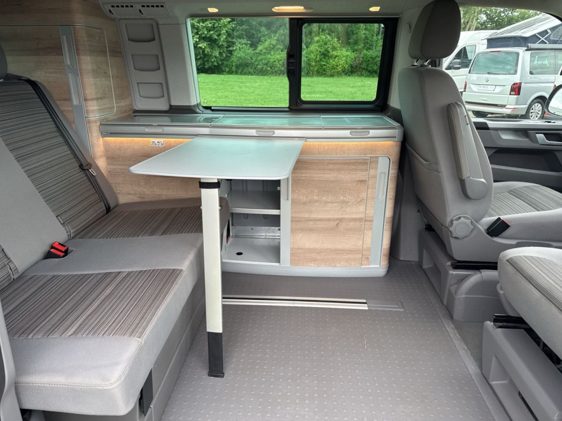 Volkswagen T6.1 California Coast