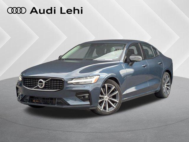 2022 Volvo S60 B5 Momentum's photo