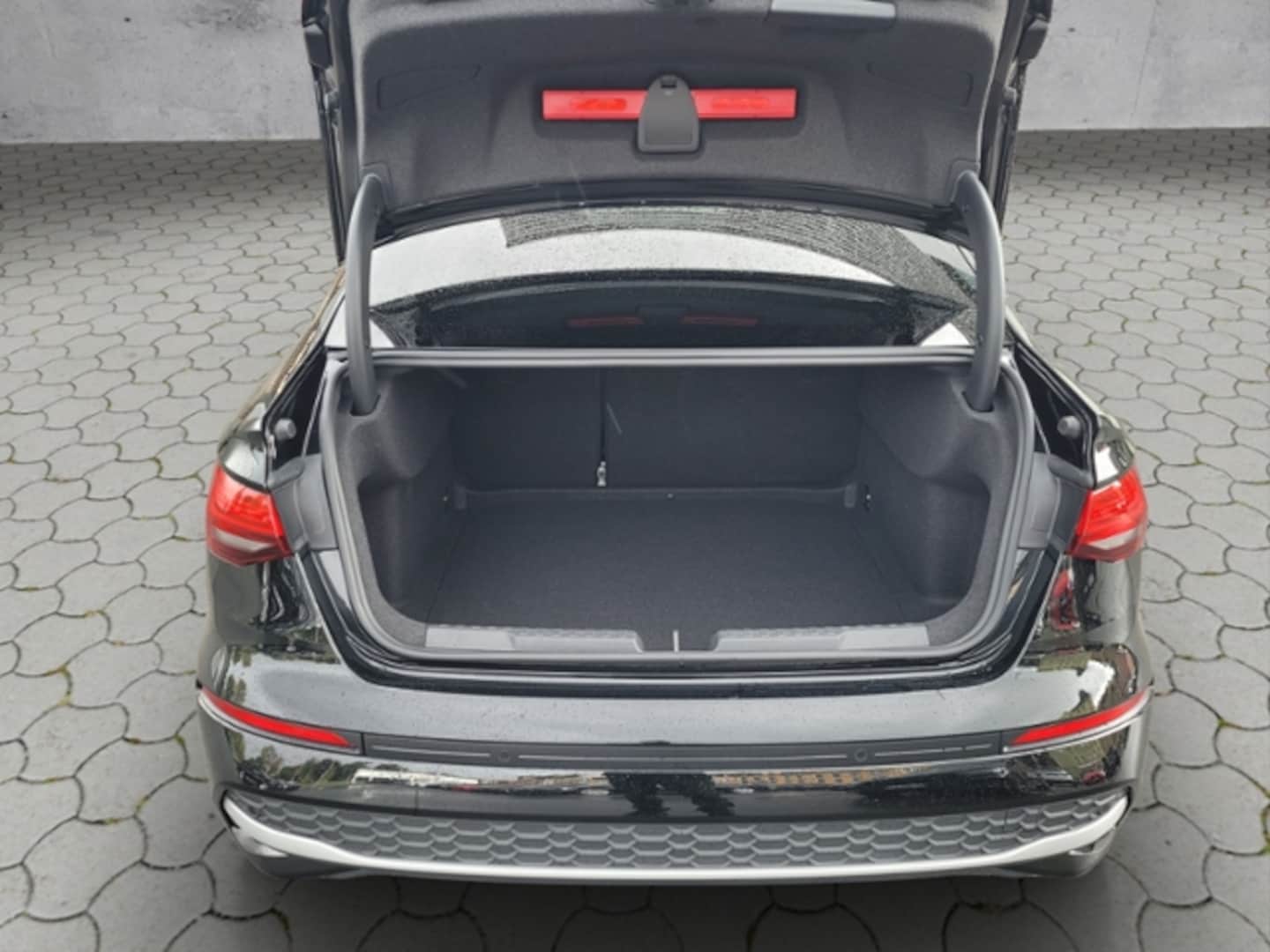 Bild über Audi A3 Limousine advanced 35 TFSI S tronic - für weitere Informationen kontaktieren Sie den Audi Partner
