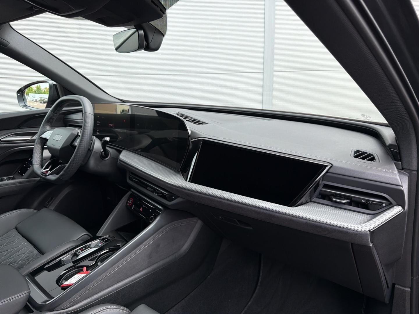 Bild über Audi Q5 SUV TDI quattro 150 kW S tronic - für weitere Informationen kontaktieren Sie den Audi Partner