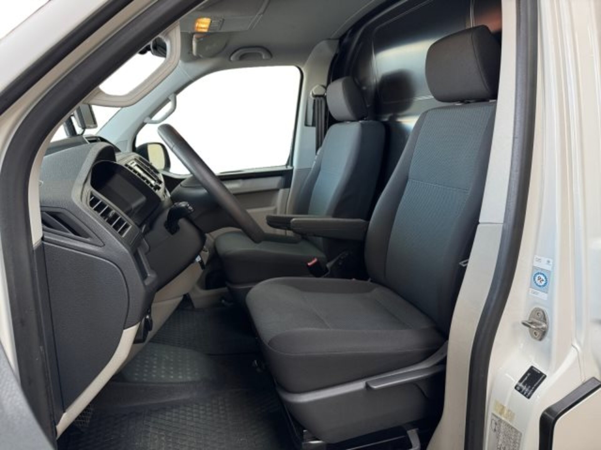 Volkswagen T6 Transporter Kasten langer Radstand