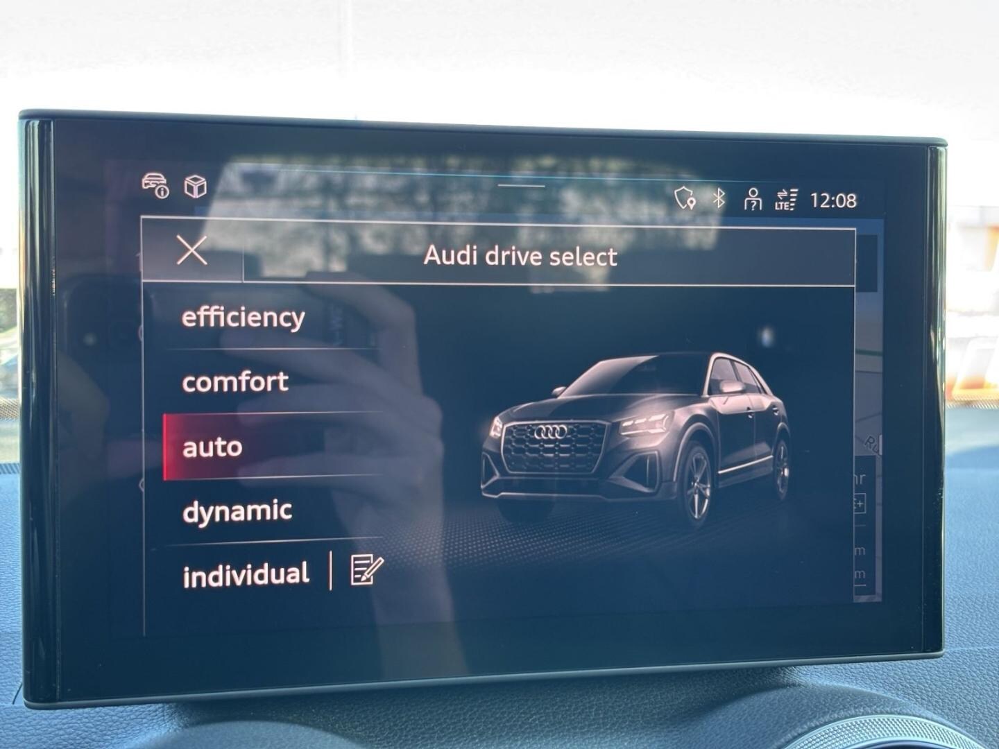 Bild über Audi Q2 advanced 35 TFSI S tronic - für weitere Informationen kontaktieren Sie den Audi Partner