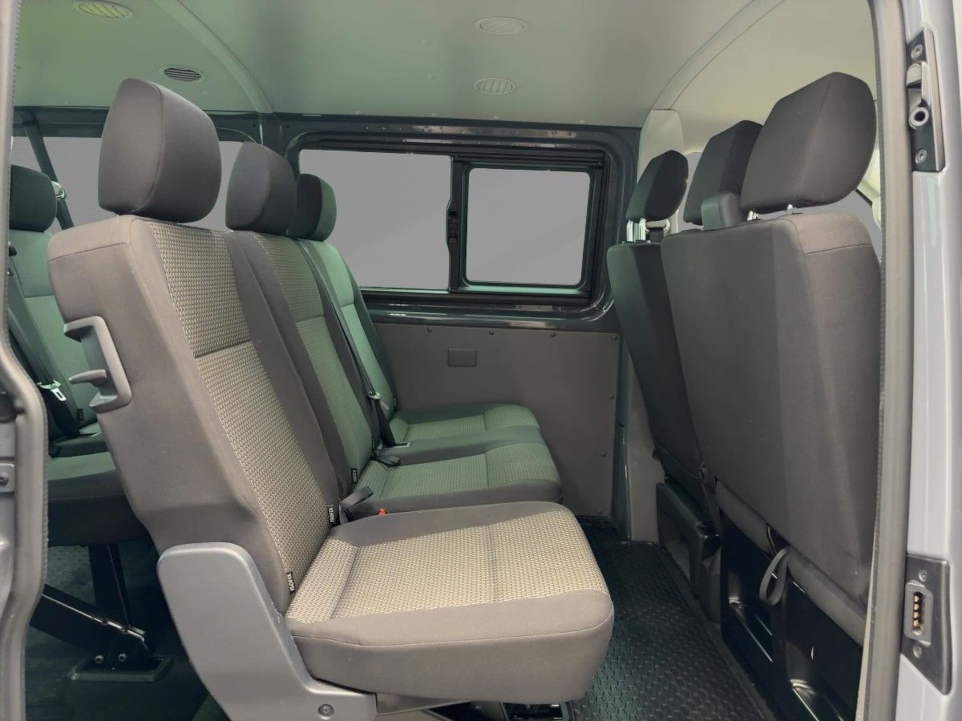 Volkswagen T6.1 Transporter Kombi langer Radstand