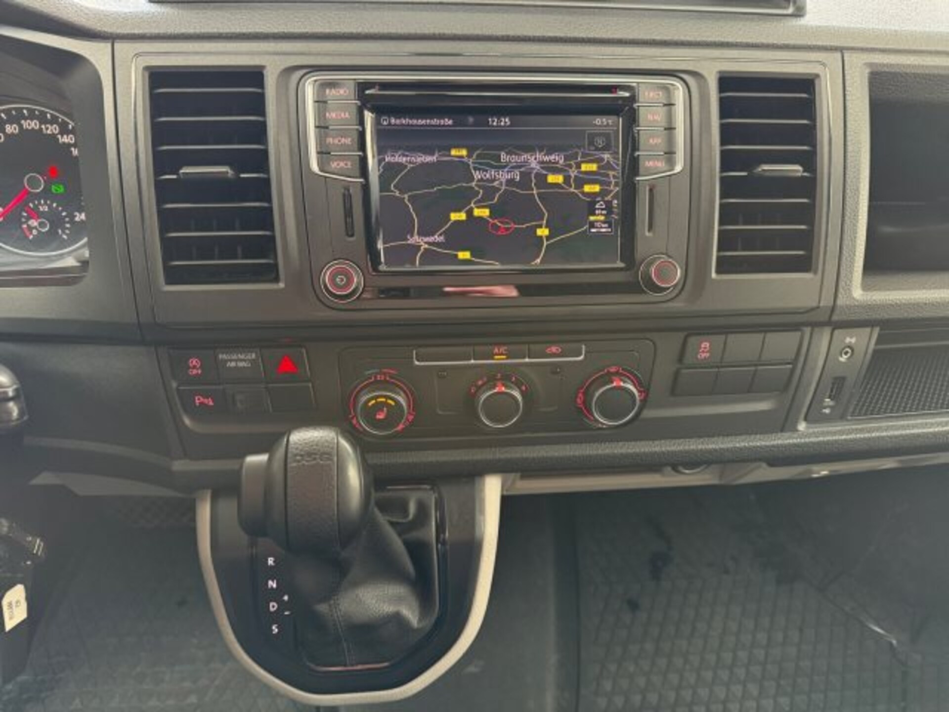 Volkswagen T6 Transporter Kasten langer Radstand