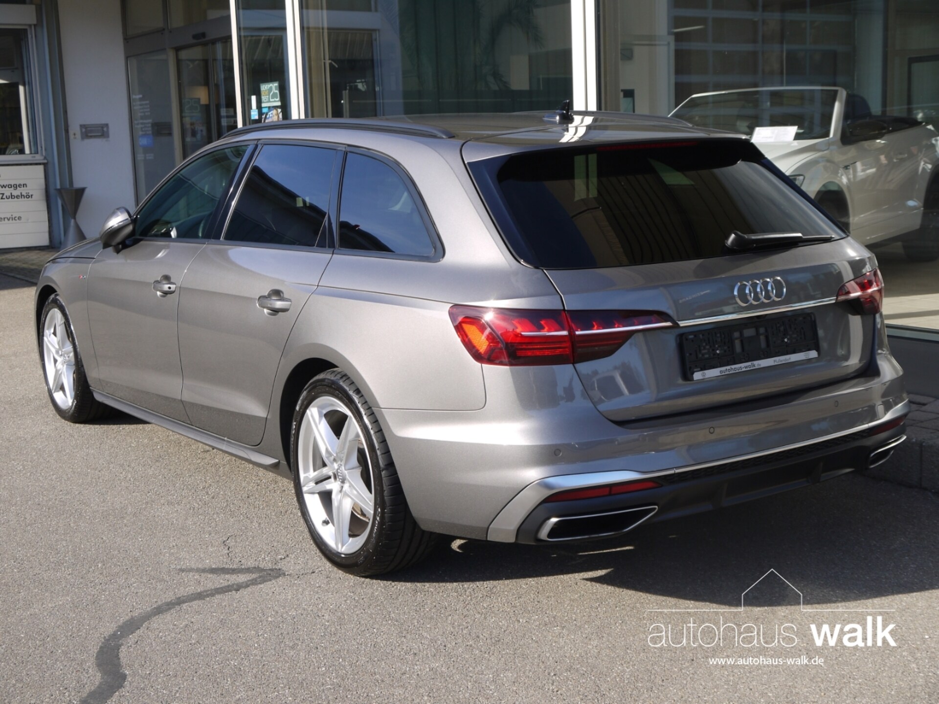 Audi A4 Avant S line