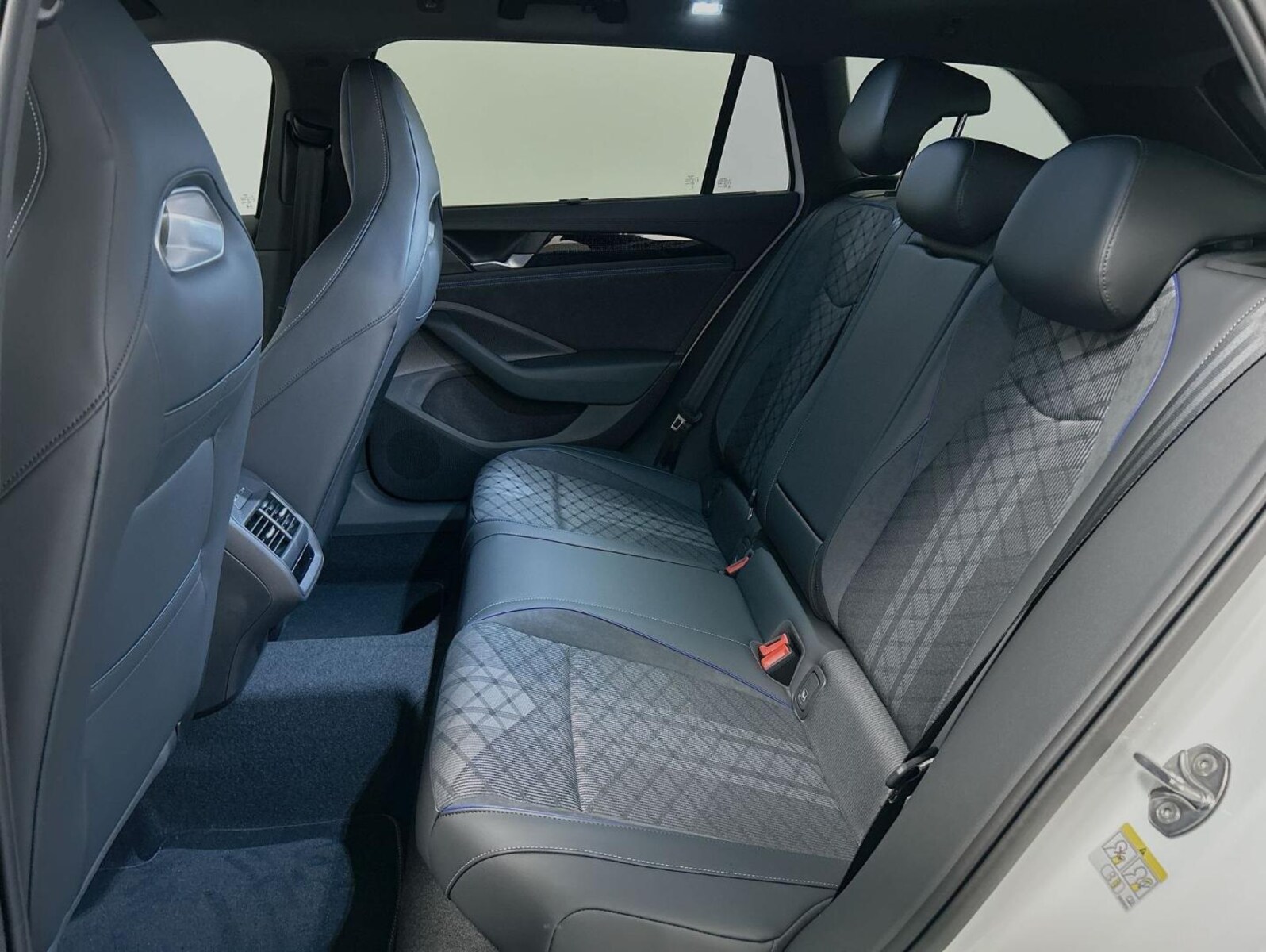 Volkswagen Passat – Bild 21