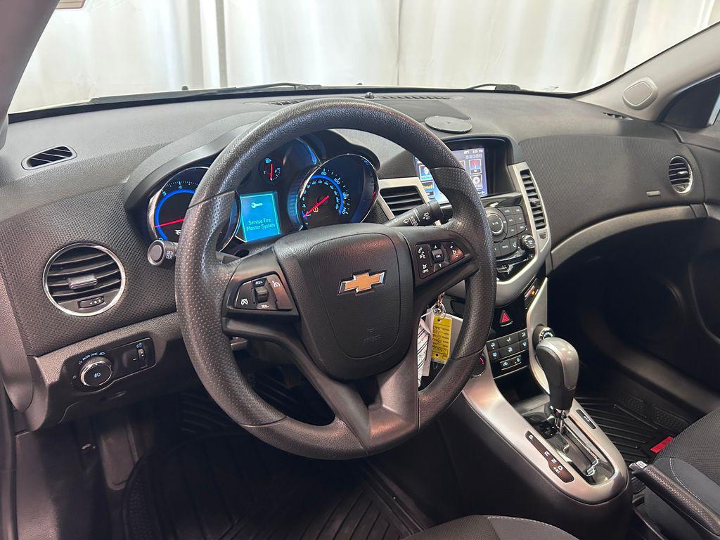 Used 2016 Chevrolet Cruze Limited 1LT with VIN 1G1PE5SB8G7138357 for sale in Fort Wayne, IN
