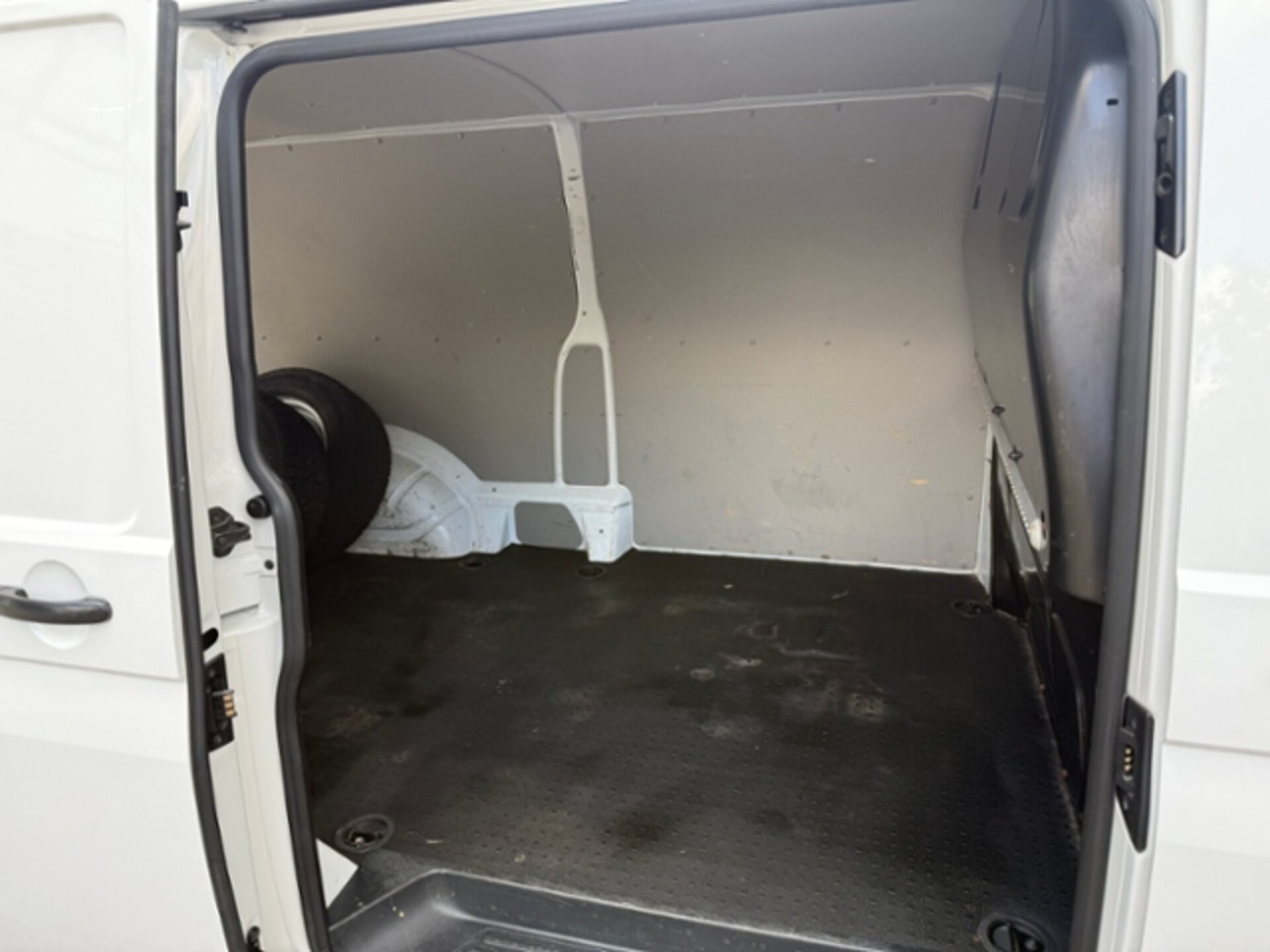 Volkswagen T6 Transporter Kasten langer Radstand
