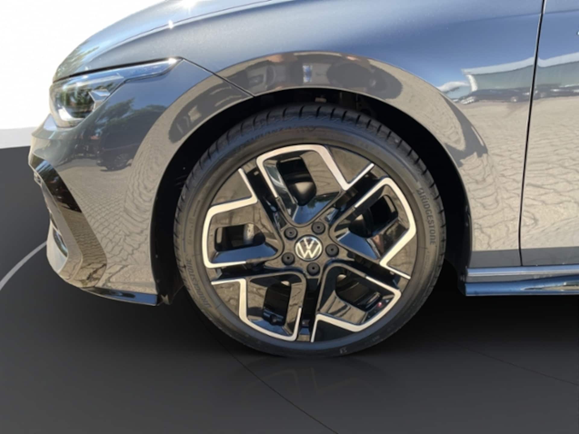 Volkswagen Golf R-Line