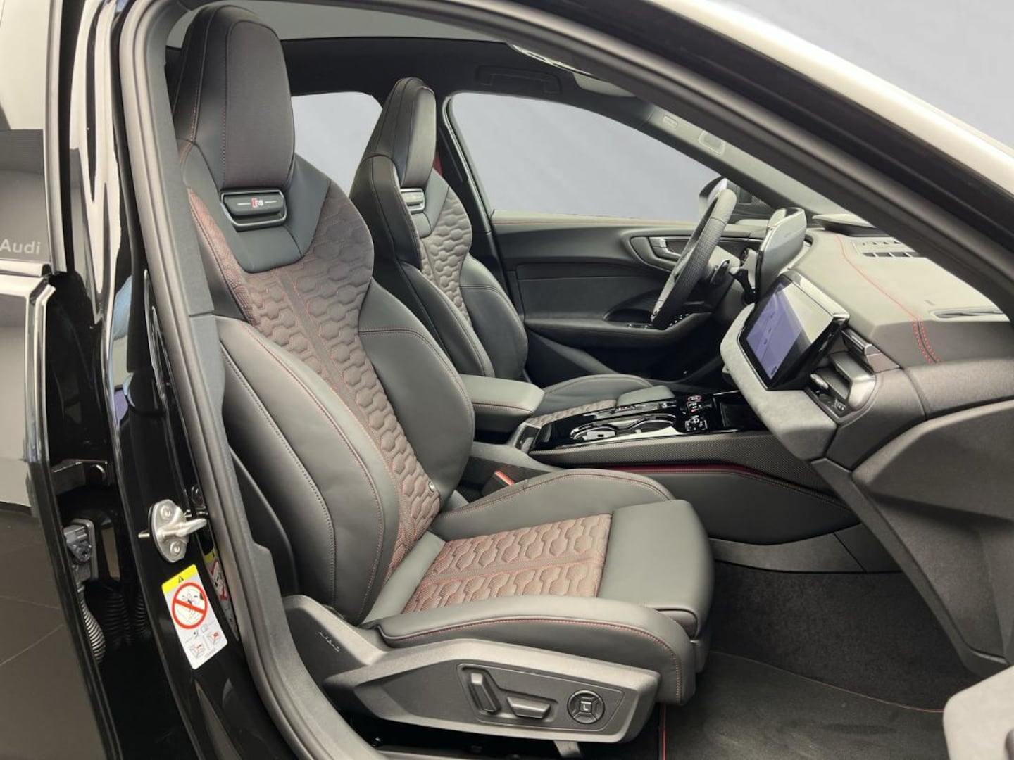 Bild über Audi RS 5 Limousine TFSI quattro 470 kW tiptronic - für weitere Informationen kontaktieren Sie den Audi Partner
