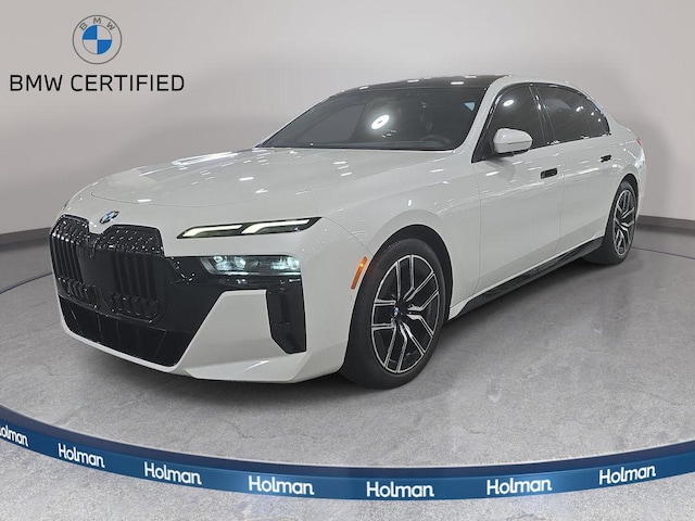 Photo of 2023 BMW 740 