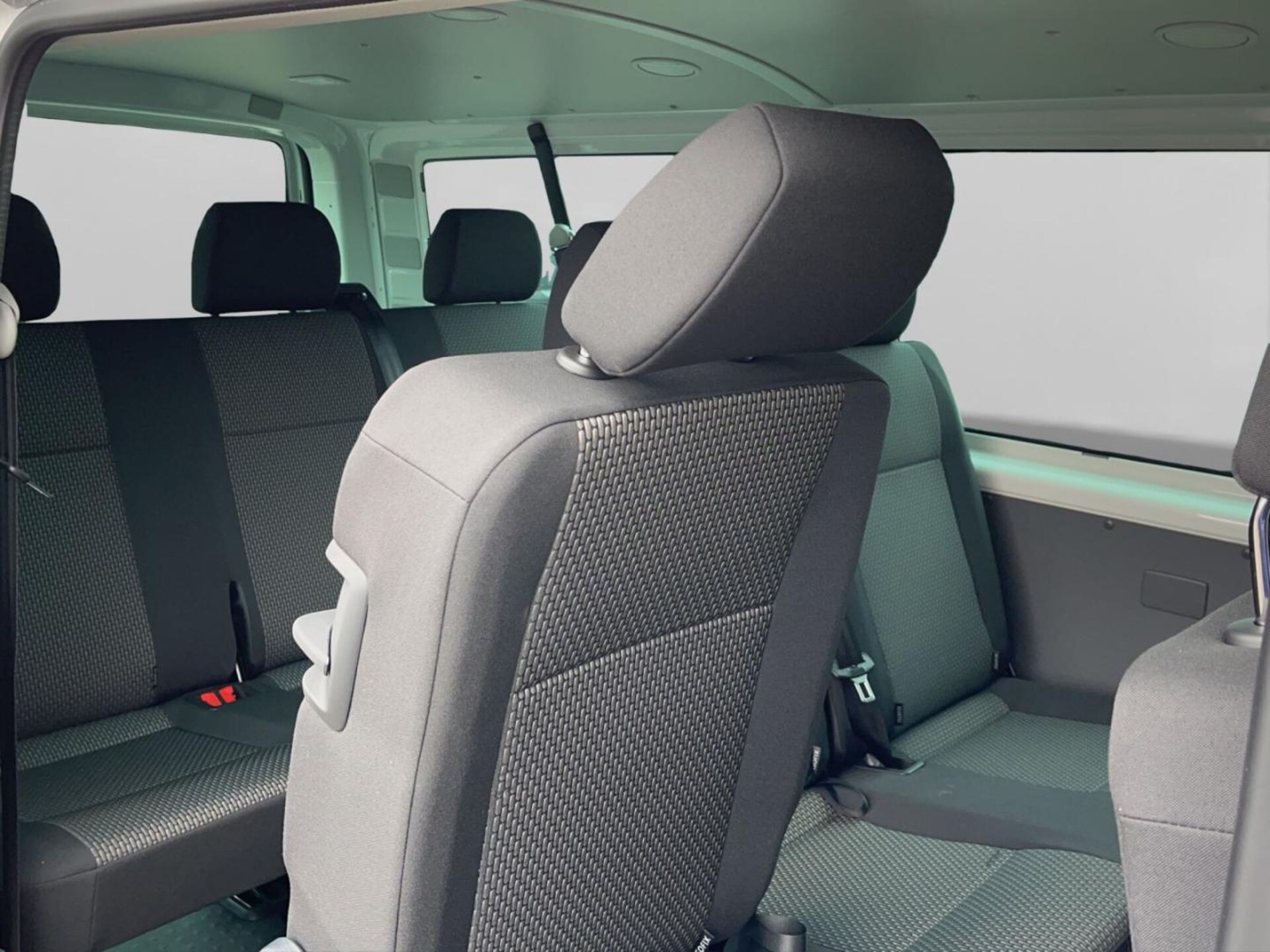Volkswagen T6.1 Transporter Kombi langer Radstand