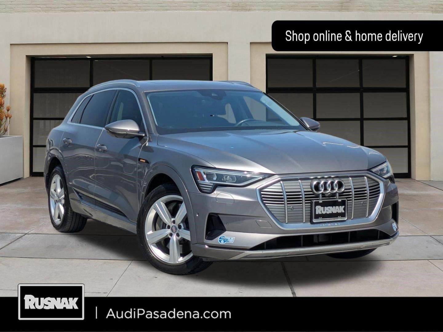 2019 Audi e-tron Premium Plus's photo