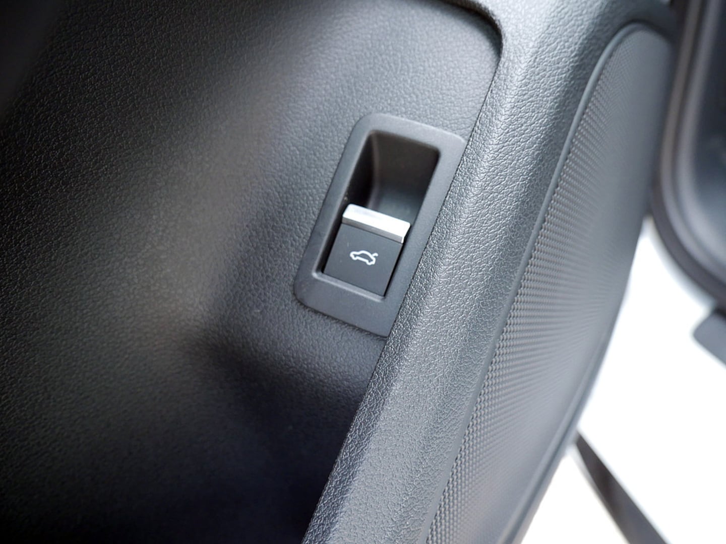 Bild über Audi RS 4 Avant TFSI quattro tiptronic - für weitere Informationen kontaktieren Sie den Audi Partner