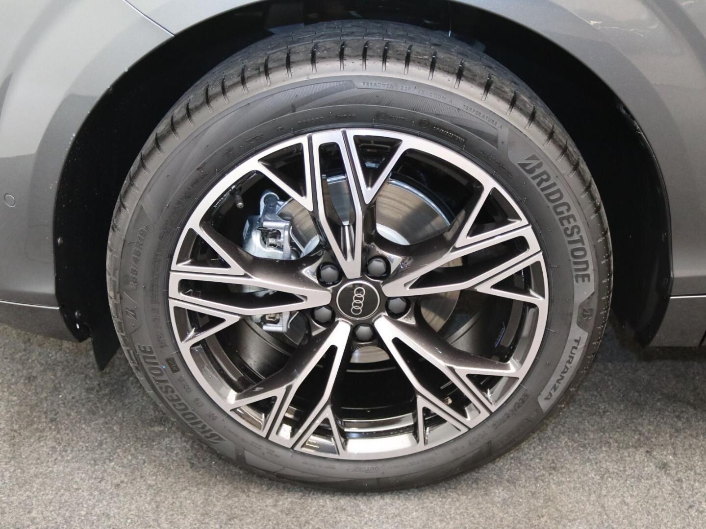 Bild über Audi Q3 SUV TFSI 110 kW S tronic - für weitere Informationen kontaktieren Sie den Audi Partner