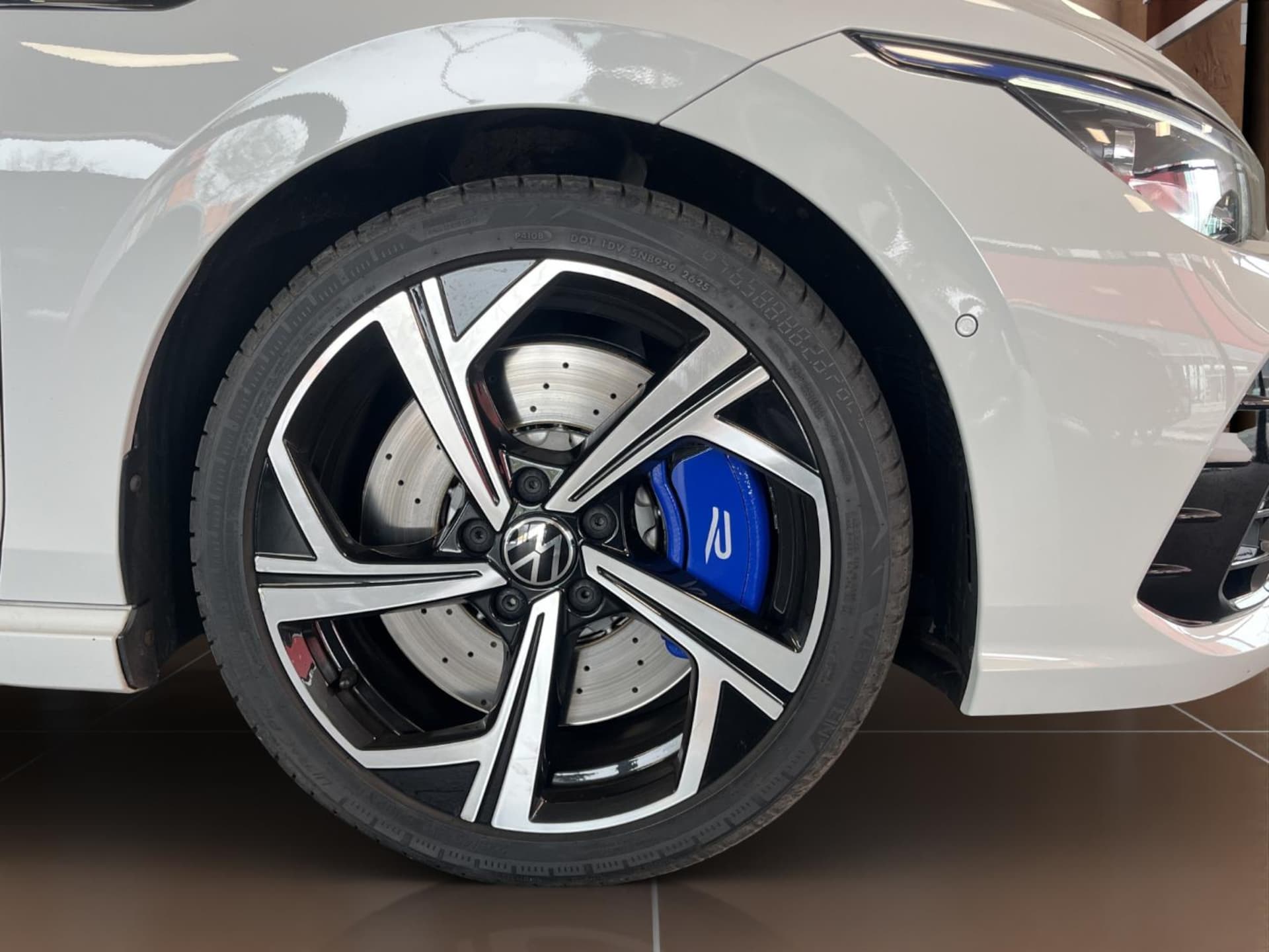 Volkswagen Golf Variant R