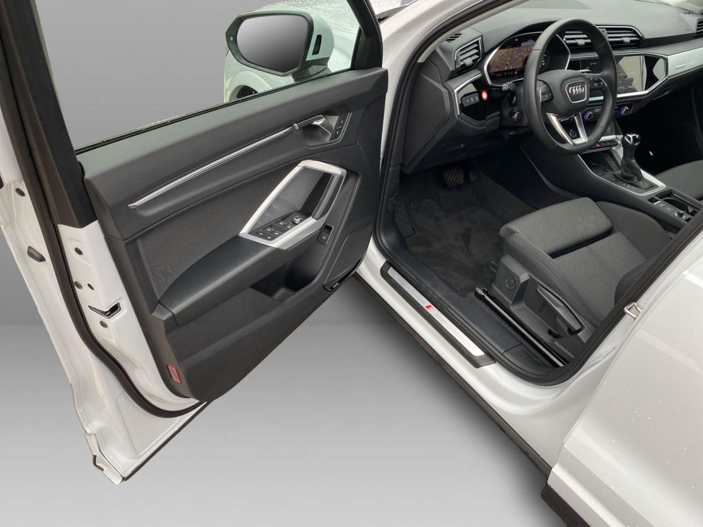 Image about Audi Q3 TFSI e S line 45 TFSI e S tronic