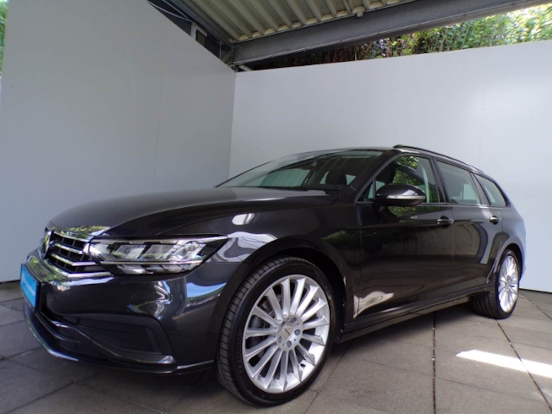 Volkswagen Passat Variant Basis-Modell