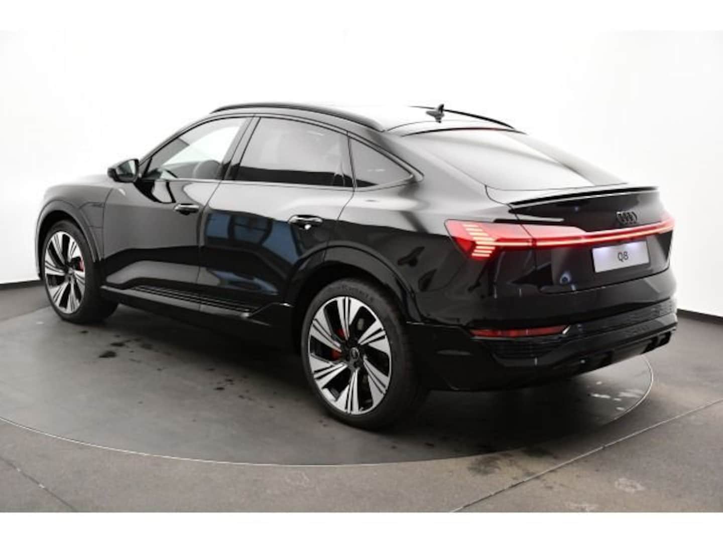 Bild über Audi Q8 Sportback e-tron S line 55 e-tron quattro - für weitere Informationen kontaktieren Sie den Audi Partner