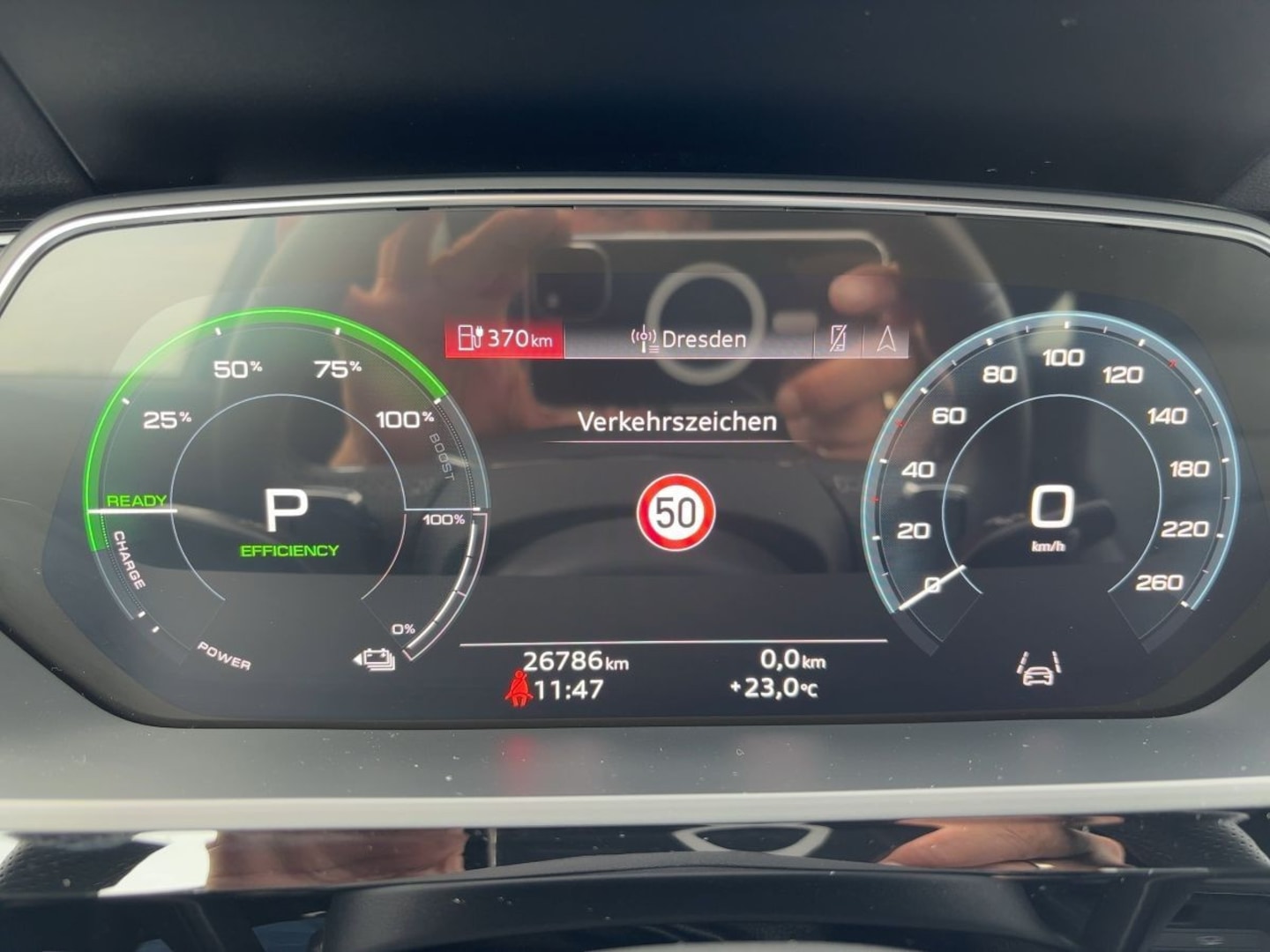 Bild über Audi Q8 Sportback e-tron advanced 50 e-tron quattro - für weitere Informationen kontaktieren Sie den Audi Partner