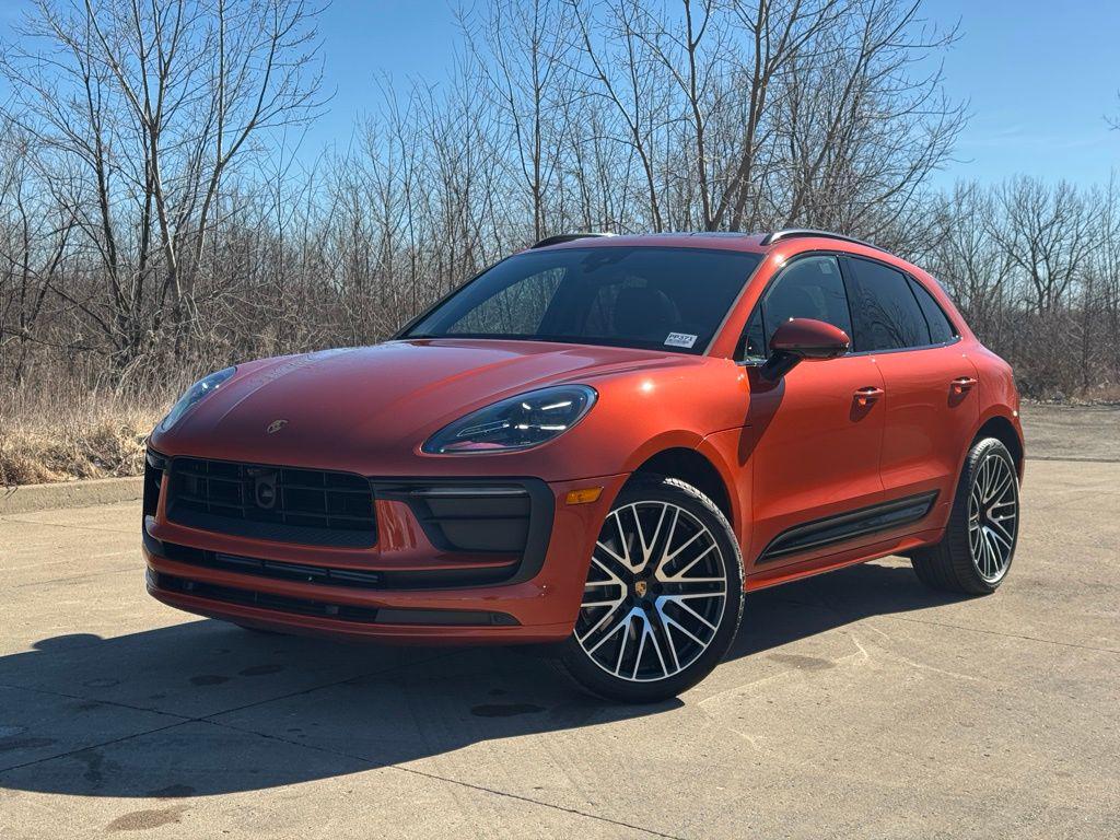 2025 Porsche Macan's photo