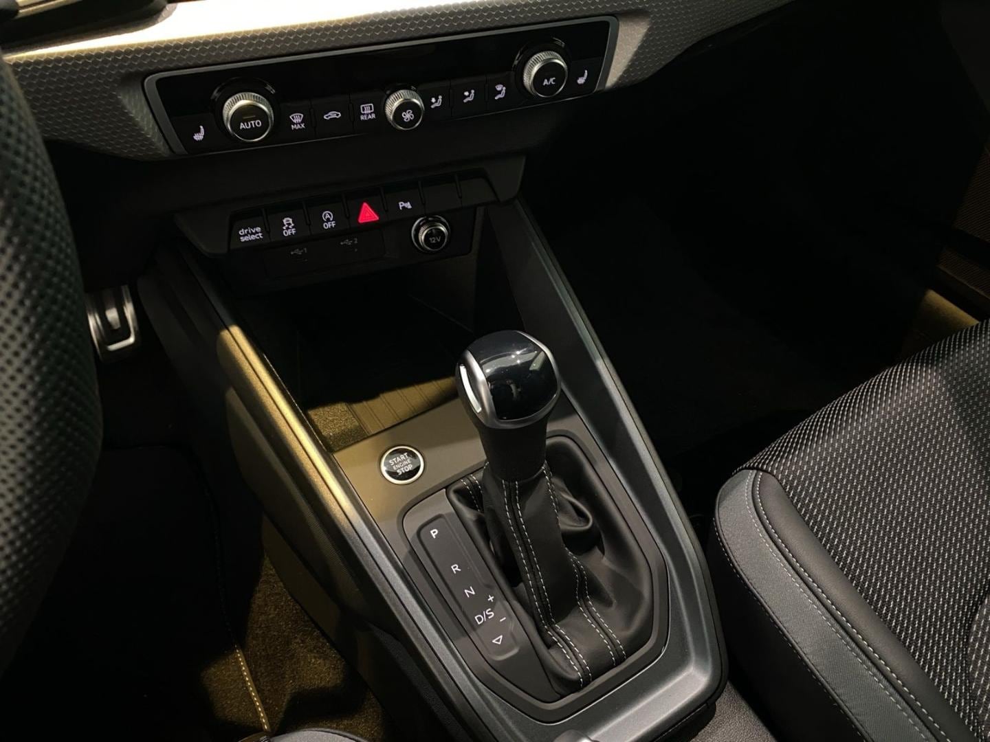 Bild über Audi A1 Sportback S line 30 TFSI S tronic - für weitere Informationen kontaktieren Sie den Audi Partner