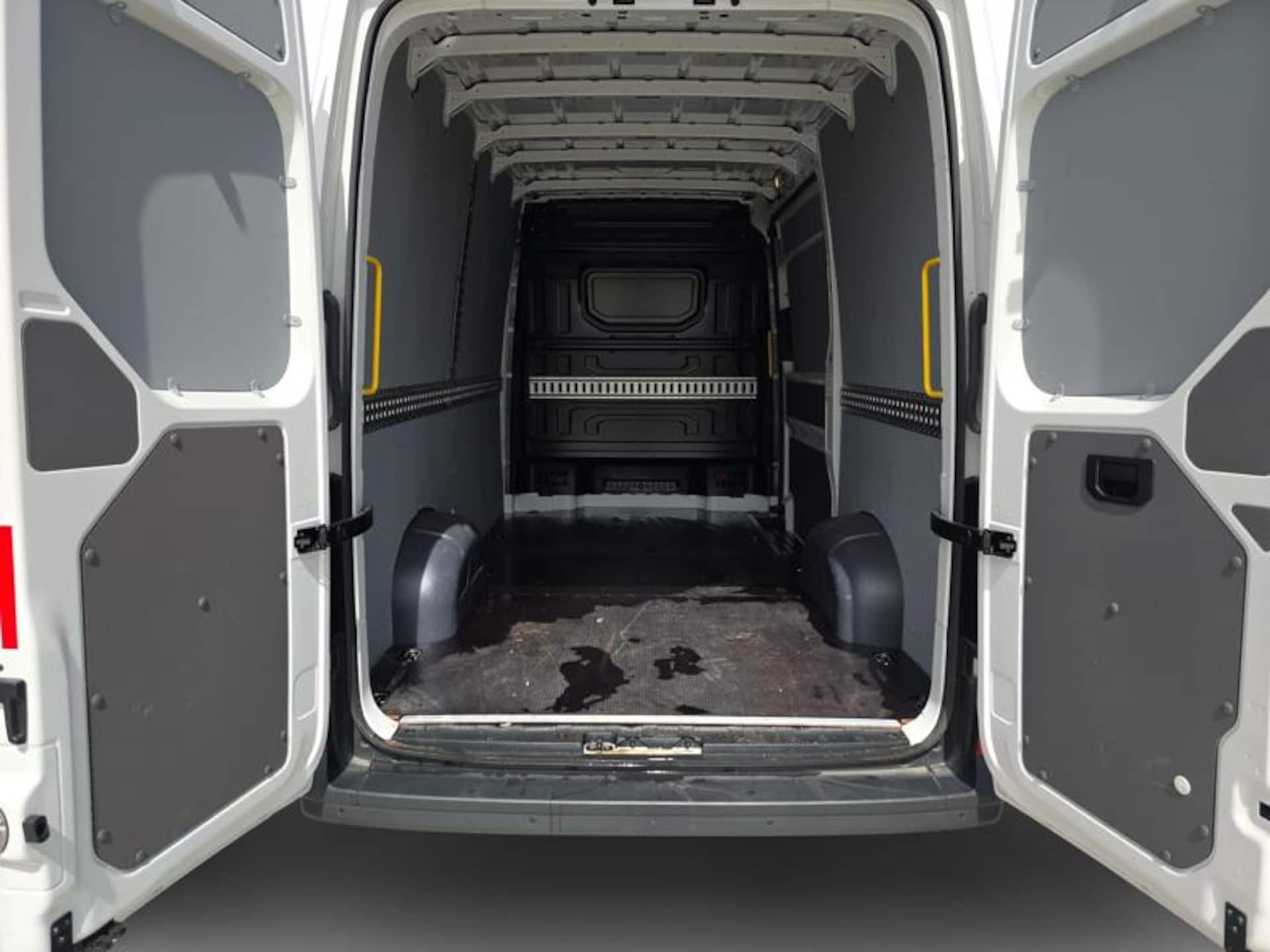 Volkswagen Crafter Furgon średni rozstaw osi
