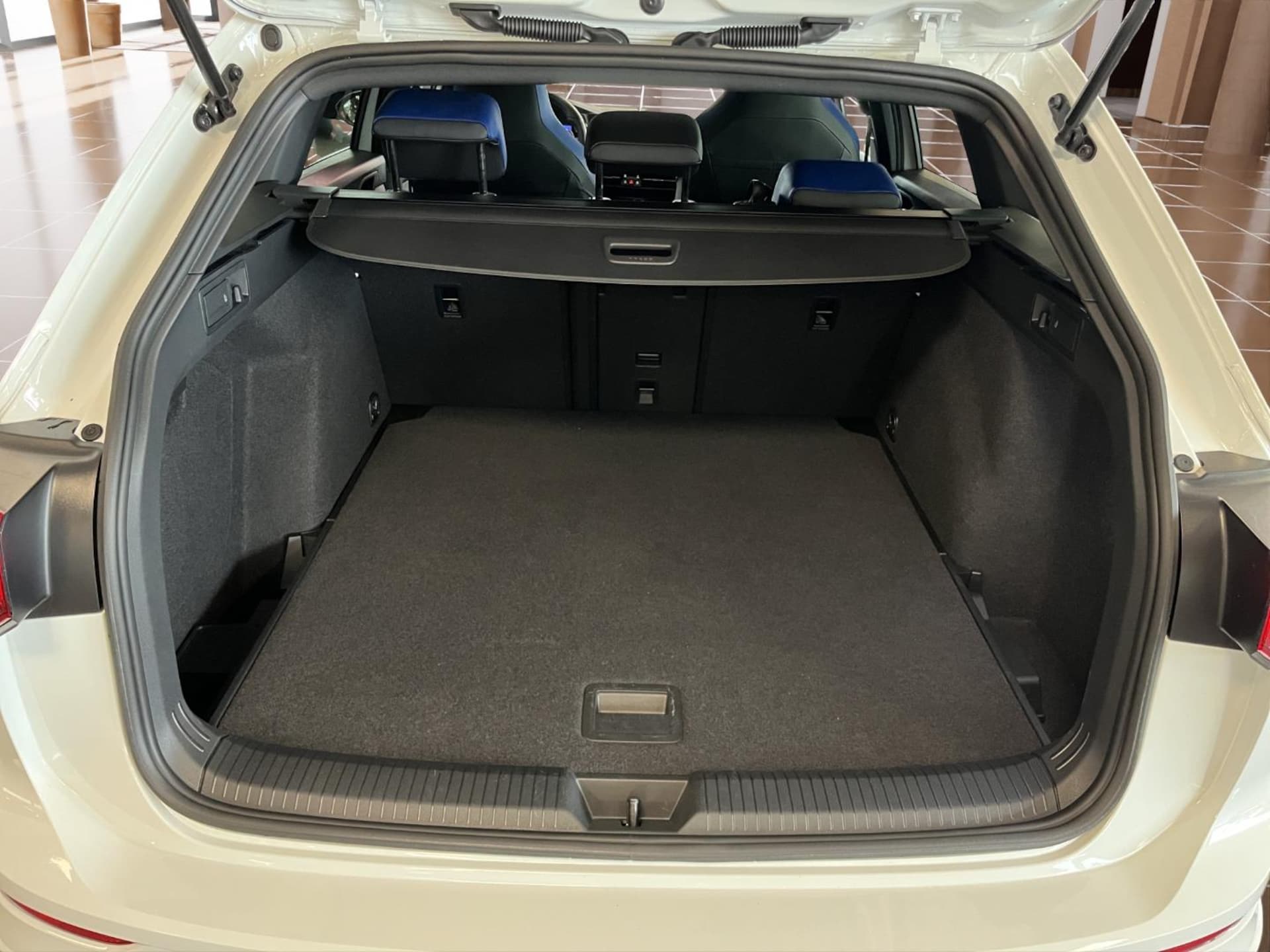 Volkswagen Golf Variant R