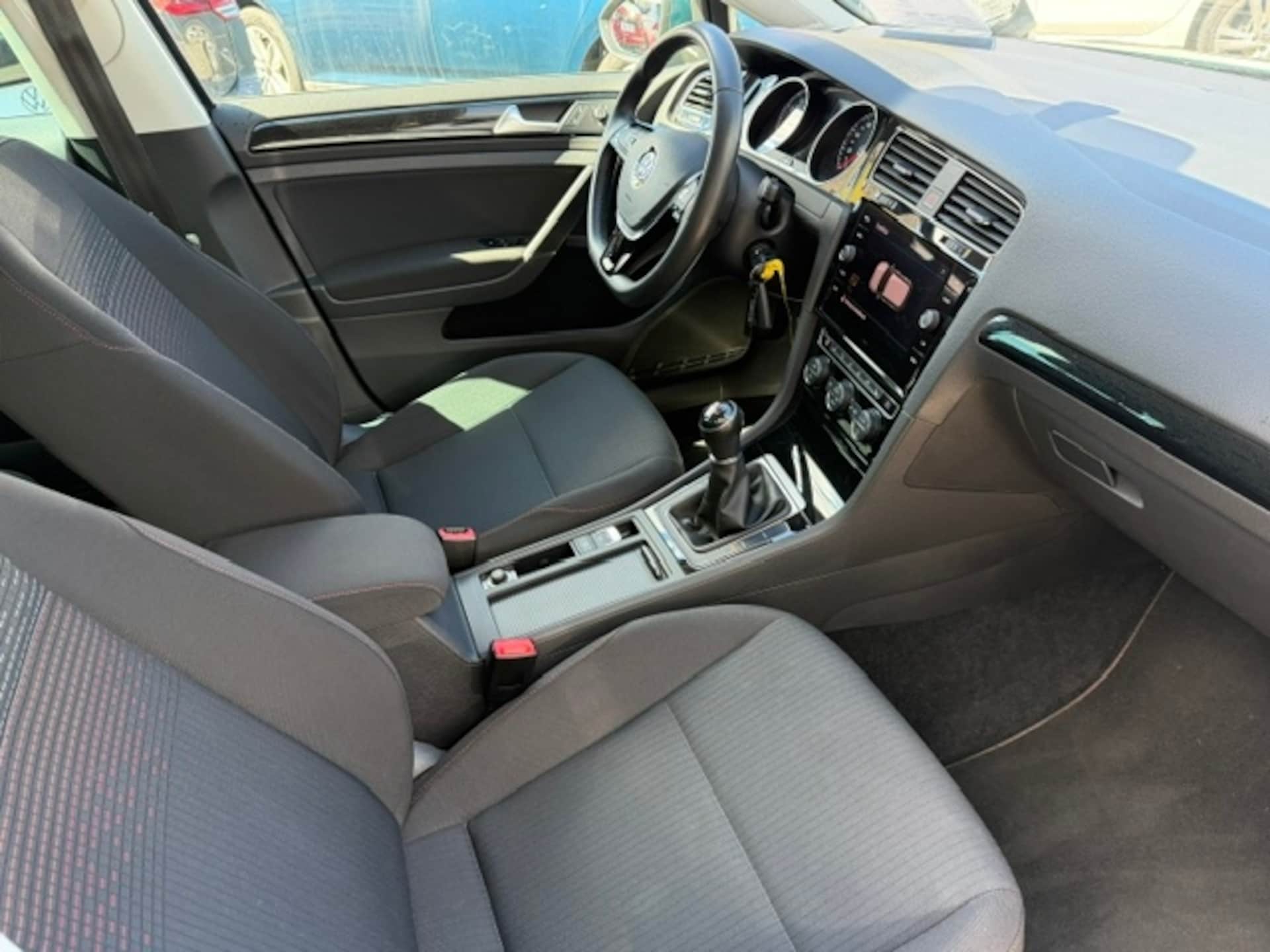 Volkswagen Golf SOUND