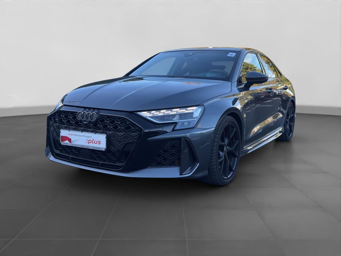 Bild über Audi RS 3 Limousine TFSI quattro S tronic - für weitere Informationen kontaktieren Sie den Audi Partner
